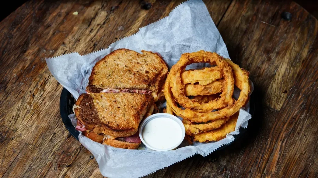 The Avenue Rueben
